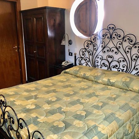 Hotel Bucaneve Pescasseroli Kültér fotó