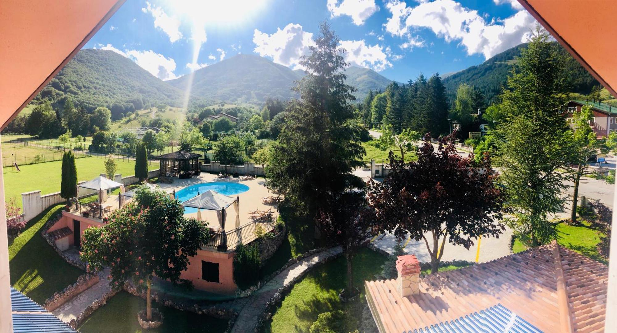 Hotel Bucaneve Pescasseroli Kültér fotó